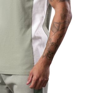 Camiseta deportiva de manga corta para hombre, con paneles en contraste, color verde salvia, transpirable, ligera, para gimnasio, fitness y deportes - Product Image 3