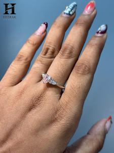 แหวนเพชรทรงหัวใจสีชมพูหรูหรา 3 เม็ด สำหรับผู้หญิง ขายส่ง - Product Image 5