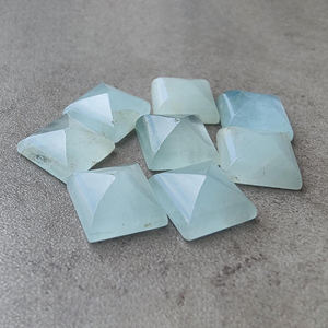 Pierre précieuse naturelle en aigue-marine, forme pyramide carrée |   Pierre facettée calibrée non montée pour la fabrication de bijoux - Product Image 1