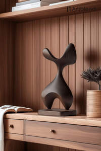 Sculpture en bois sculptée à la main avec des détails artisanaux rehaussant l'attrait décoratif en intérieur - Product Image 2
