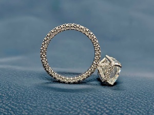 Anillo de Boda RIZTA JEWELS de Lujo en Oro de 14K con Diamante Cultivado en Laboratorio de Corte Radiante Color E, Certificado IGI, para Mujer y Pareja, 3.85 g - Product Image 4