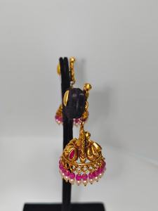 Pendientes Jhumka Antiguos de Oro Sólido de 22k con Motivo de Lakshmi Hechos a Mano, Joyería de Boda con Esmeraldas Verdes y Perlas Naturales - Product Image 2