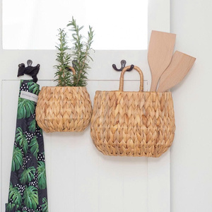 Maceta única hecha a mano de jacinto de agua natural para colgar en la pared, soporte para macetas y jardineras de interior. - Product Image 3