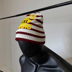 Gorro de Punto a Rayas Personalizado al por Mayor, Gorro de Invierno Unisex con Bordado de Chenilla, Marca Privada - Product Image 3