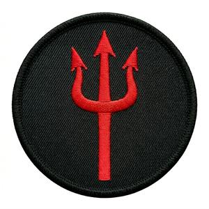 Parche termoadhesivo personalizado con bordado a máquina de tridente rojo, logotipo táctico de horquilla del diablo, emblema para coser, venta al por mayor para ropa y bolsos - Product Image 1