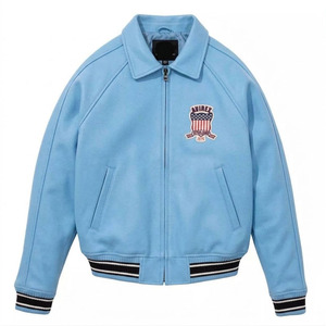 Veste universitaire Avirex bleu clair pour homme, avec patch brodé USA, style décontracté pour l'automne, col rabattu, fermeture éclair, en cuir. - Product Image 2
