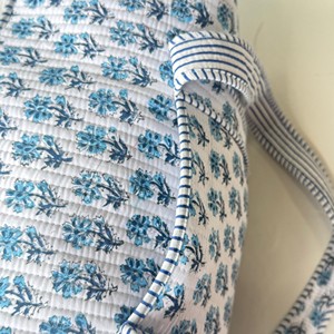 Blue Floral Printed Quilted Duffle <b>Bag</b> With Zipper Closure Large Capacity <b>Weekender</b> Travel <b>Bag</b> Textile Material - Product Image 6