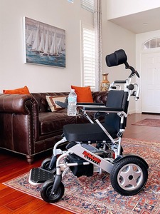 Fauteuil roulant électrique pliable léger Quattro Ultra 600W, résistant aux intempéries, plus robuste - Product Image 5