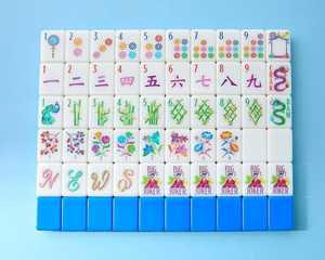 รูปปั้นเรซิ่นแบบดั้งเดิมพร้อมลวดลายสีเขียวขาว ดีไซน์ศิลปะด้วยเทคนิคการหล่อแบบพิเศษ - งานฝีมือสะสม - Product Image 1