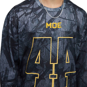Maillot de football américain en maille sublimée camouflage foncé, manches longues, personnalisable avec nom et numéro, coupe oversize, en polyester, fabrication en gros - Product Image 5