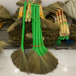 BALAI SOUPLE DE PAILLE avec POIGNÉE EN PLASTIQUE MATÉRIEL VÉGÉTAL NATUREL BROOMSTICK Contact écologique et multifonctionnel WA + 84916930070 - Product Image 4