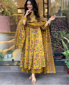 Conjunto Tradicional de Salwar Kameez de Algodón Estampado KV con Kurta, Palazzo y Dupatta, Sin Arrugas, para Fiestas de Otoño - Product Image 1