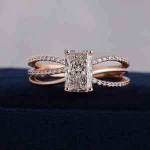 แหวนเพชรทรงรัศมี CVD เพาะเลี้ยงในห้องปฏิบัติการ รับรองโดย IGI ทองคำโรสโกลด์ 14K น้ำหนัก 2.5 กรัม VS1 สี F เครื่องประดับชั้นดีสำหรับผู้หญิง ประดับเพชรด้านข้าง สำหรับงานแต่งงาน OEM - Product Image 4