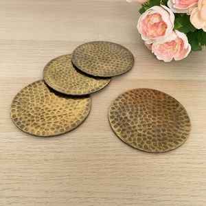 ที่รองแก้วโลหะทันสมัย ดีไซน์เรียบง่ายเพื่อการจัดวางบนโต๊ะที่สะอาดและสง่างาม - Product Image 1
