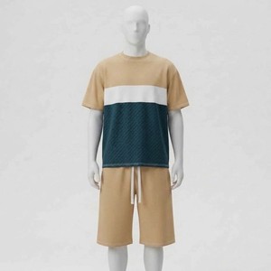 ชุดเสื้อยืดกางเกงขาสั้นผู้ชายสีสันตัดกัน คอวี ผ้าฝ้ายถัก สวมใส่สบายๆ ชุดลำลองฤดูร้อน ระบายอากาศได้ดี ชุดกีฬา ราคาขายส่ง - Product Image 1