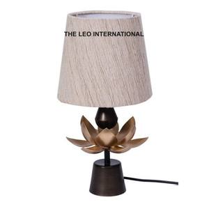 Lámpara de Mesa de Lujo Personalizable con Pantalla de Tela para Bodas, Restaurantes, Dormitorios, Estudios y Oficinas - Product Image 1