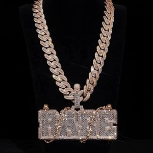 Colgante de Letra de Plata de Ley 925 Bañado en Oro Rosa con Moissanita VVS de Corte Baguette, Estilo Hip Hop Iced, Unisex - Product Image 5