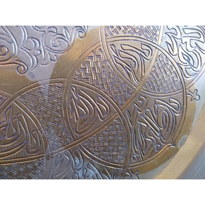 Assiette de présentation décorative en métal doré pour table, mariage et réceptions, service alimentaire, forme ronde, aspect élégant - Product Image 3