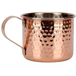 Mug en cuivre avec poignée, design minimaliste, tasse courte unique, extérieur métallique haut de gamme avec un motif gaufré élégant. - Product Image 4