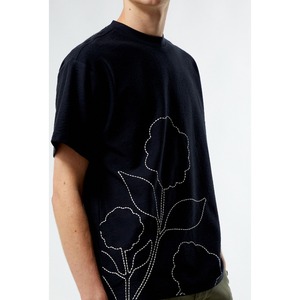 เสื้อยืดคอกลมแขนสั้นทรงปกติสำหรับผู้ชาย สีมัสตาร์ด ผ้าเจอร์ซีย์คอตตอน 100% พิมพ์ลายดิจิทัล ดีไซน์โอเวอร์ไซส์ แต่งขอบตัดสี สไตล์ลำลอง - Product Image 5