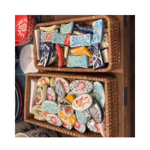 Reposapalillos de Cerámica Hecho a Mano, Duradero y Ecológico, Estilo Japonés, Patrón Floral Azul y Blanco, Forma Rectangular, Decorativo - Product Image 6