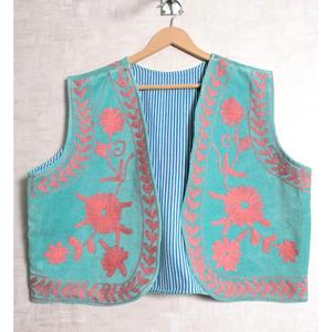 Chaleco de Terciopelo Suzani para Mujer, Hecho a Mano, Bordado, Estilo Boho, Chaleco Étnico con Diseño Floral, Chaqueta de Estilo Vintage - Product Image 1
