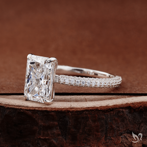 Bague de fiançailles rectangulaire grand format en diamant de laboratoire taille radiant 3 carats, haute brillance, double pavé, or blanc 10K - Product Image 3