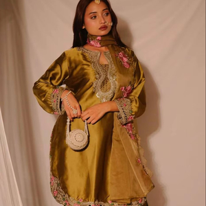 ชุดสาหรี่กะมีซสำหรับงานปาร์ตี้และงานแต่งงาน ดีไซน์ใหม่ พร้อมผ้าฟาร์ชี ซาลวาร์ ผ้าซาตินญี่ปุ่นเนื้อหนัก ปักลายสวยงาม แห้งเร็ว สไตล์ทันสมัย - Product Image 1