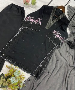 Conjunto de Top y Pantalón Palazzo de Algodón de Secado Rápido con Bordado de Lentejuelas y Trabajo de Corte, Estilo Fancy Mul Chanderi, con Dupatta Multicolor - Product Image 4