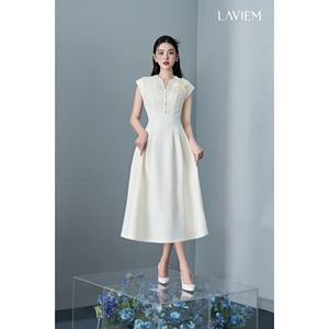 Vestido Maxi Vintage Beige con Cuello en V, Adorno de Encaje y Cintura Ajustada para Mujer |   Vestido Mimi para Eventos de Boda |   LAVIEM - Product Image 4