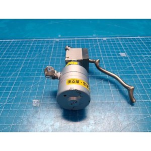 Vanne à soufflet FUJIKIN 316 L Type N.C 482423 haute pureté, utilisée comme pièce détachée pour équipement semi-conducteur d'occasion - Product Image 1