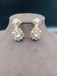 Pendientes Largos con Diseño Floral de Amaira Jewels, Chapados en Oro, Estilo Moderno para Bodas, de la India (Rajasthan) - Product Image 5