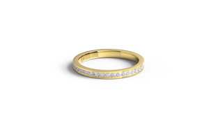 Anillo de Boda Apilable de Lujo para Mujer con Diamante de Corte Princesa en Oro de 18K, Banda de Borde Cuchilla, Micro Pavé y Laterales Biselados con Incrustaciones - Product Image 1