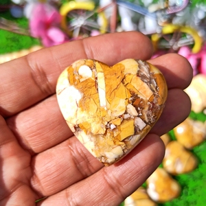 Cœur en jaspe Mookaite naturel poli, pierre de guérison pour le Feng Shui, le Reiki, la méditation, la décoration énergétique - Chakralume Vente en gros - Product Image 1