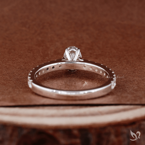 Anillo de Compromiso Minimalista con Diamante Ovalado Cultivado en Laboratorio de 0.5ct, Banda Pavé Catedral, Oro Blanco de 10K, Certificado IGI, Anillo Nupcial Delicado - Product Image 3