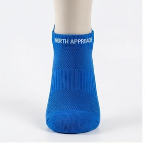 Chaussettes de sport respirantes bleues à motif géométrique pour adultes – Collection Printemps - Product Image 1
