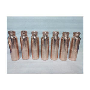 Botella de agua tradicional de cobre, adecuada para el uso diario, que ayuda a mantener el bienestar y el equilibrio natural. - Product Image 3