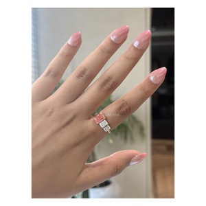 Magnifique bague de fiançailles en diamant de laboratoire taille radiant Trilogy, 3,55 carats, sertie à griffes, or 14 carats, bijoux de créateur pour mariée - Product Image 1