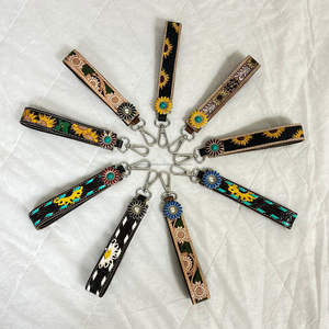 Nouveau porte-clés en cuir de vachette véritable de style occidental, fait main, avec motif floral et fermoir métallique, pour femmes - Product Image 6