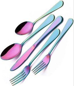 Ensemble de couverts en acier inoxydable arc-en-ciel, finition miroir, passe au lave-vaisselle, design moderne pour les occasions festives - Product Image 1