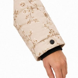 Parka imperméable de haute qualité pour femmes avec un design élégant, une doublure intérieure douce et une isolation épaisse pour les activités de plein air - Product Image 4