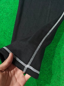 Ensemble survêtement homme streetwear : sweat à capuche brodé effet vieilli et pantalon de survêtement assorti avec coutures inversées sur toute la surface - Product Image 3