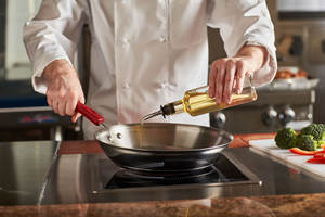 Achetez de l'huile de cumin noir 100% naturelle avec emballage de taille personnalisée pour une utilisation multi-types, par les exportateurs - Product Image 4