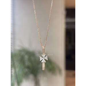 Collier pendentif croix en or avec diamant de laboratoire taille triangle 0,55 ct de qualité supérieure, bijoux fins modernes, cadeau élégant pour femme - Product Image 4