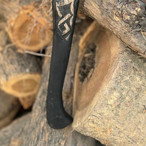 Hacha de Batalla Vikinga de Diseño Inspirado en la Cultura Vikinga, Cabeza de Acero al Carbono Industrial, Mango de Madera Tallada, Estilo Nórdico Tradicional, para Caza y Supervivencia al Aire Libre - Product Image 5