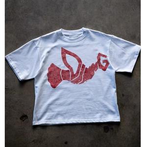 เสื้อยืดผู้ชายทรงครอปขนาดใหญ่พิเศษ ดีไซน์ขอบดิบ แต่งลายขาดๆ พร้อมปักตัวเลขด้านหลัง - Product Image 4