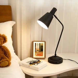 Lámpara de Mesa Vintage de Latón con Base Grabada, Iluminación Decorativa de Estilo Real para Dormitorio - Product Image 3