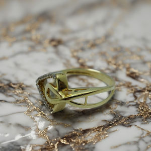 แหวนทองดีไซน์หรูหรา ประดับเพชรลายโค้ง แหวนนิ้วสวยเก๋สำหรับผู้หญิง เครื่องประดับทันสมัยสำหรับใส่ทุกวัน - Product Image 4