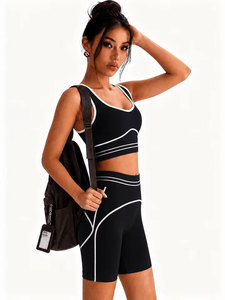 Ensemble de yoga 2 pièces pour femme avec bordure blanche contrastante, soutien-gorge de sport rembourré à col en U et short cycliste taille haute, pour la gym, l'entraînement, le fitness, la course et les activités sportives - Product Image 2