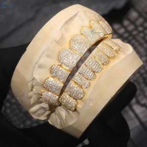 Grillz Premium en Moissanite, 8 dents supérieures et 8 dents inférieures, style Hip Hop, entièrement sertis, en or jaune massif 10K, personnalisables - Product Image 2
